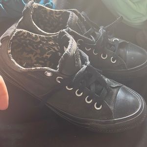 Black converse women’s size 8